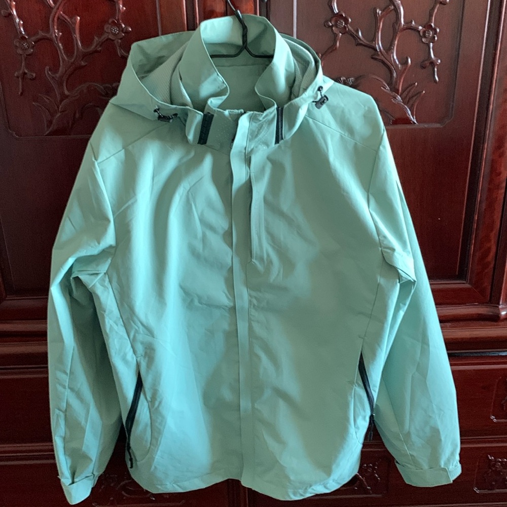 Brand new wind breaker. Breathable with removable & adjustable hood. XL. Green